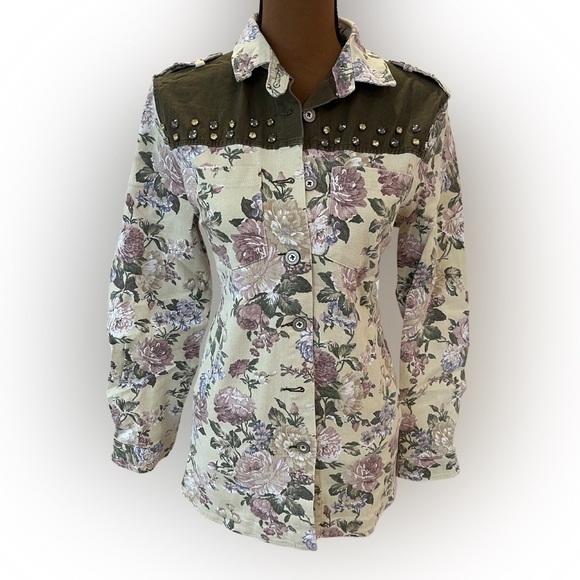 English Rose Rhinestone Studded Floral Denim Jacket in Size Medium - New in Bag - Picture 3 of 10